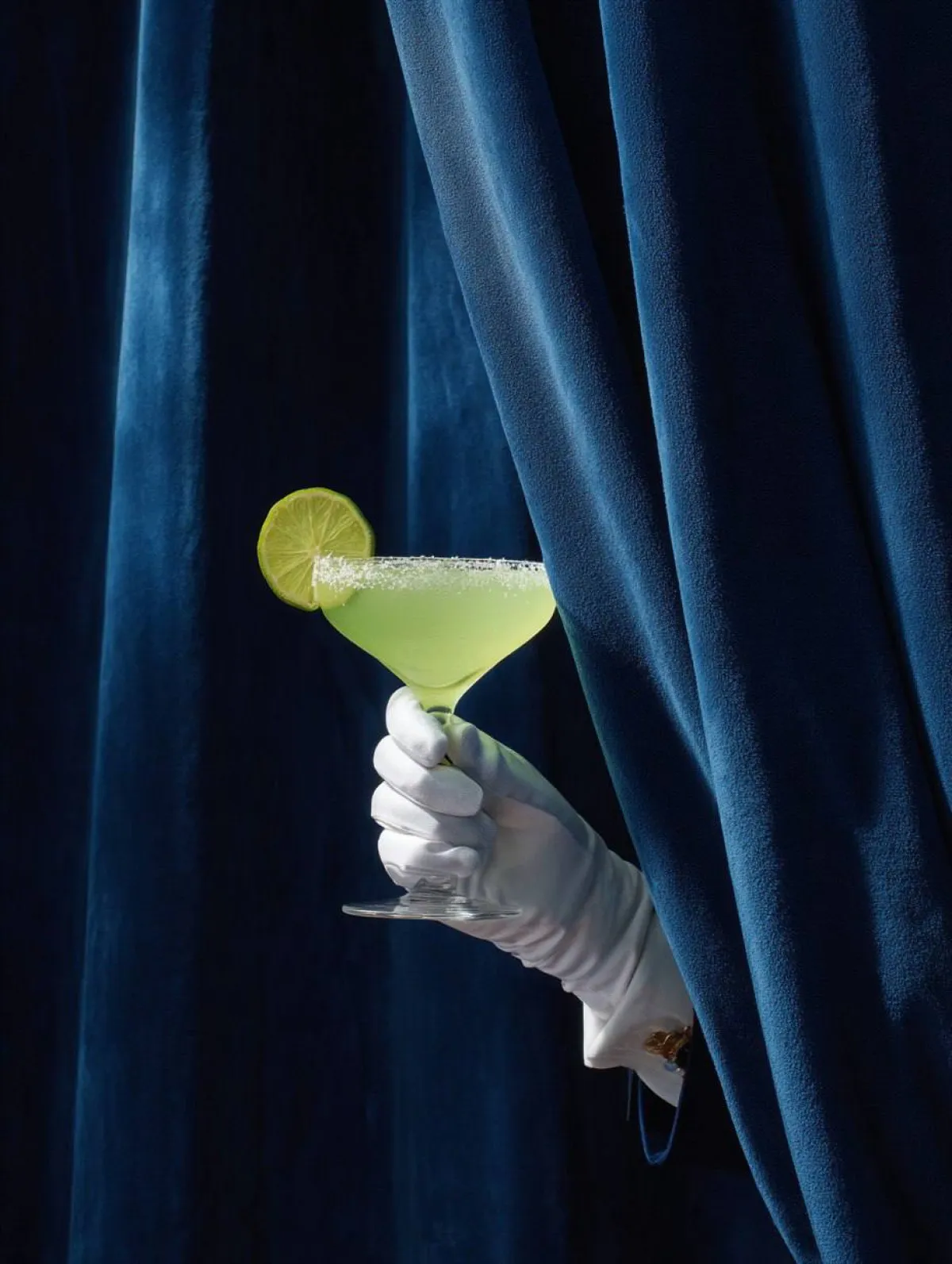 Zarif Eldiven ve Kadeh Perde Gösterimi