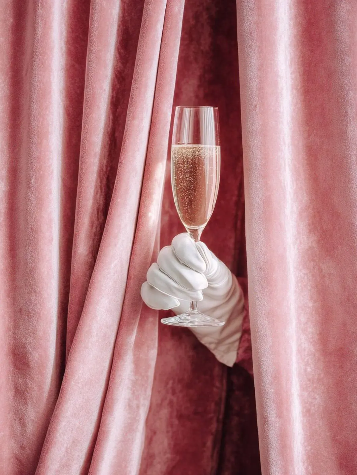 Zarif Eldiven ve Kadeh Perde Gösterimi