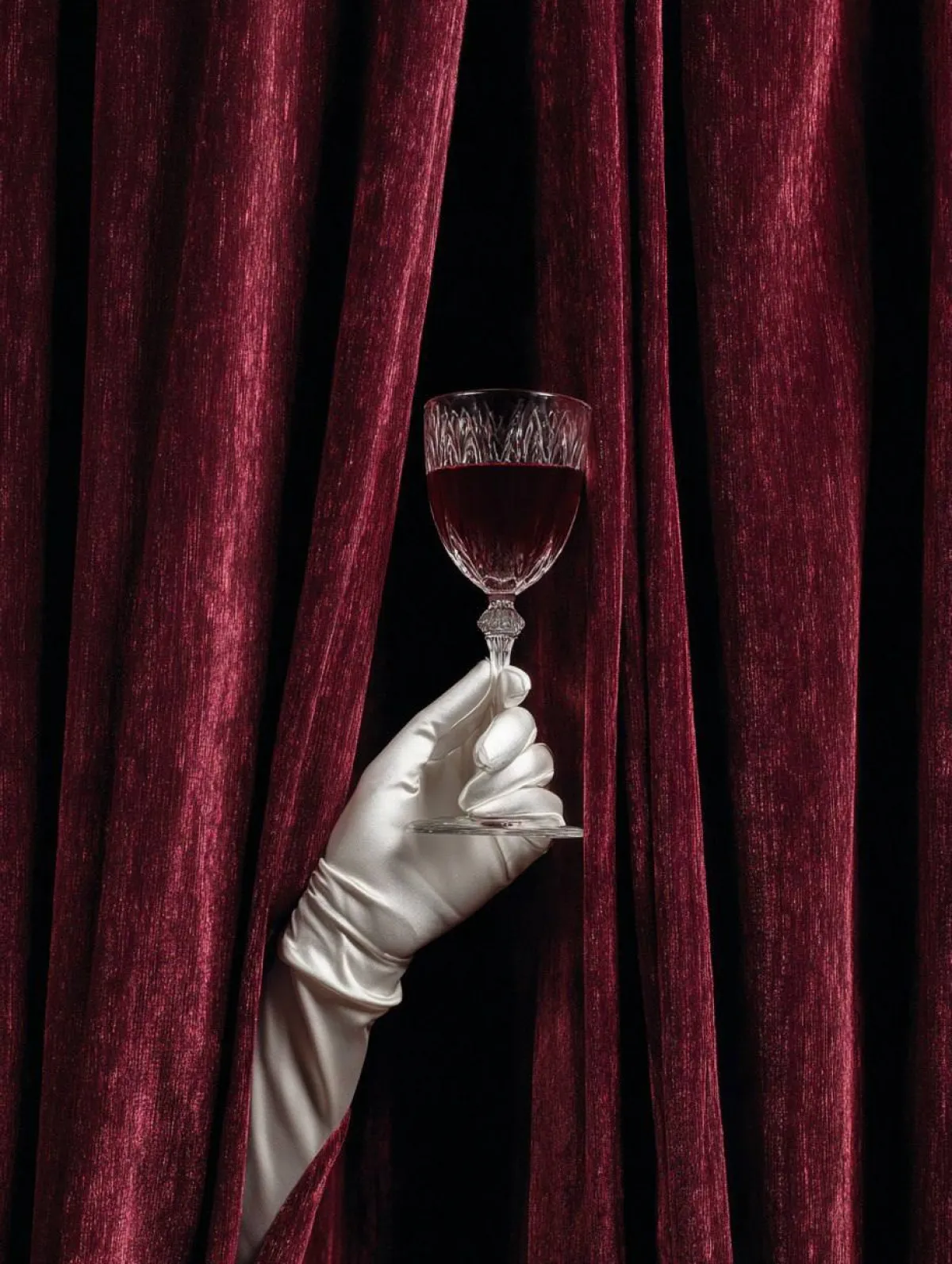 Zarif Eldiven ve Kadeh Perde Gösterimi