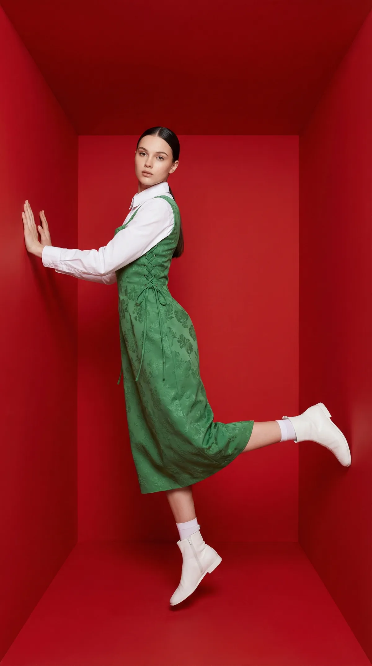 Kırmızı Küpte Yeşil Jakar: Dinamik Editoryal