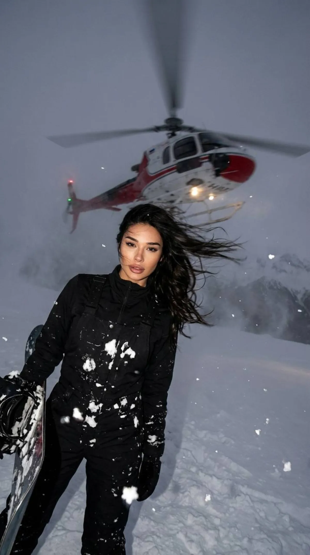 Helikopter ve Kar Fırtınası Flaşlı Çekim (Yüz Korumalı)