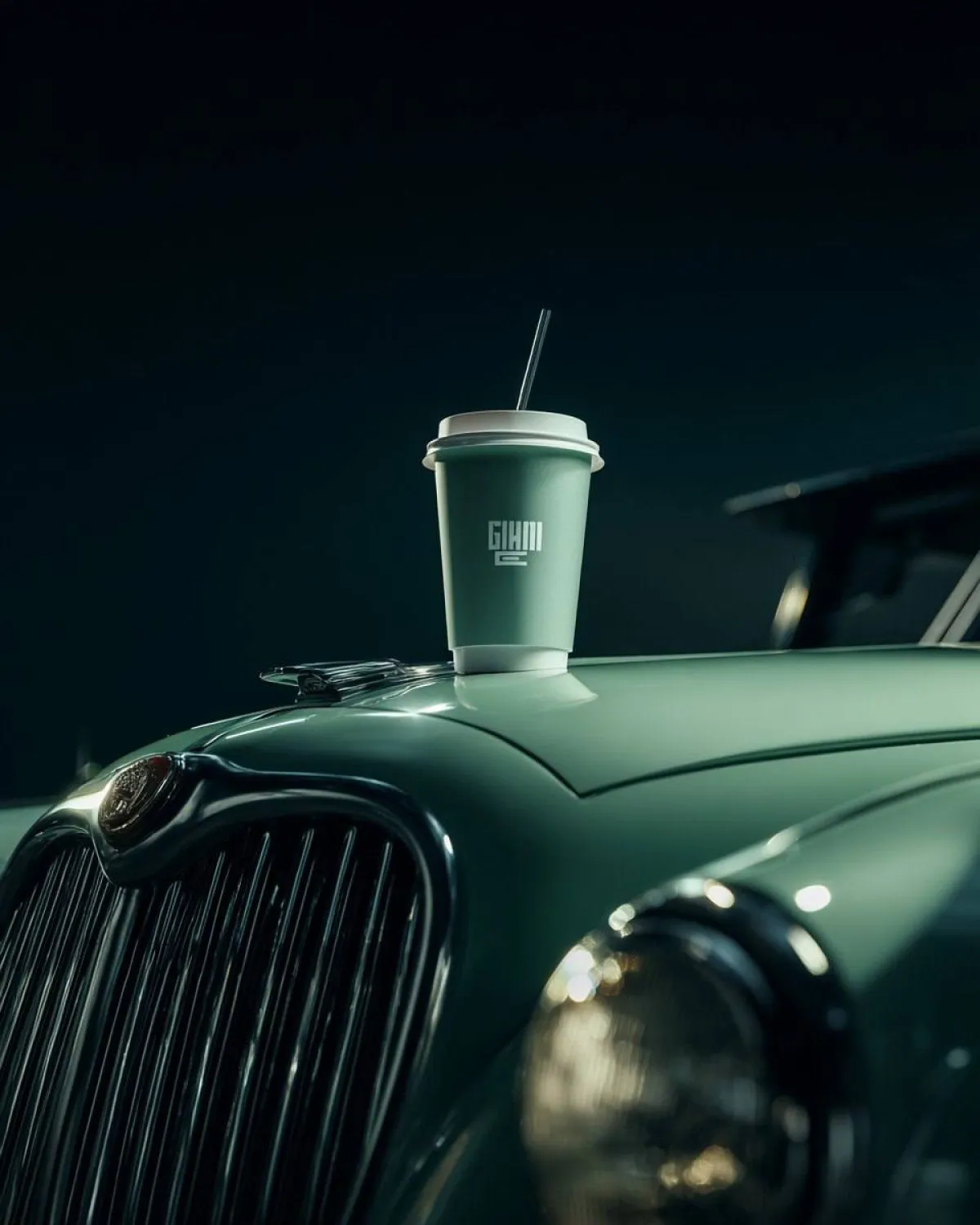 Sinematik Beyaz Fincan Vintage Üzerinde